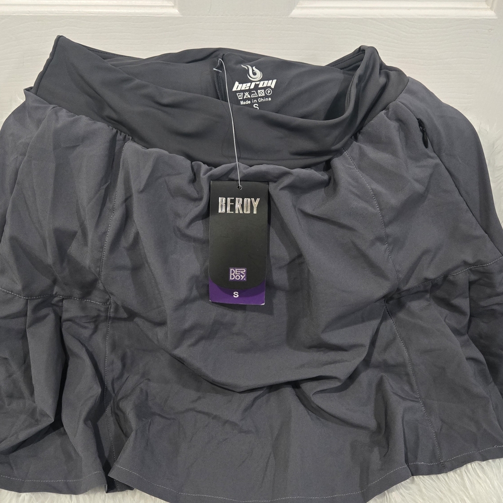Beroy Women’s Cycling Skort – Size Small – NWT act28
